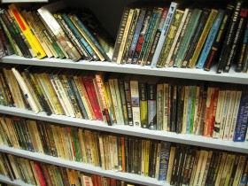 Ladro di libri a Taiwan lascia bigliettini nei libri per insegnare l'arte del furto